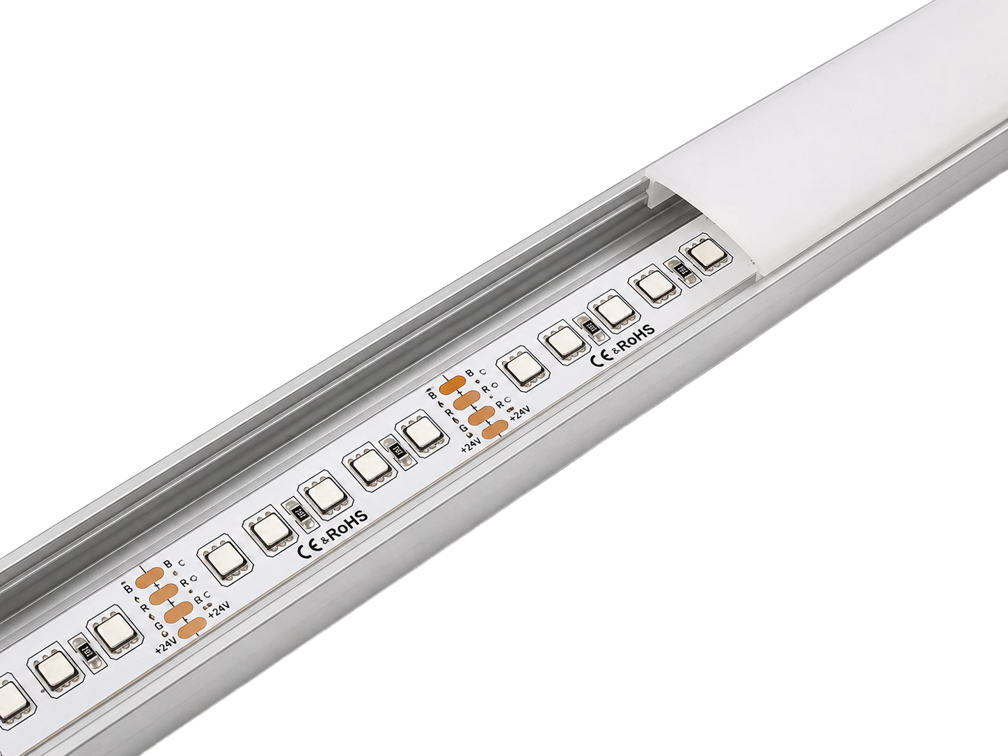 RGB LED pásek nainstalovaný v hliníkovém profilu